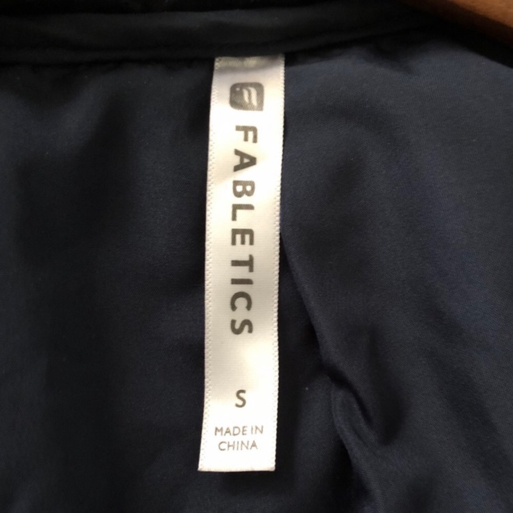 Fabletics Sedona Navy Puffer Jacket Coat EUC Small - Picture 4 of 6